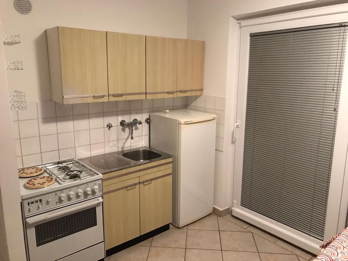 Jurisic Apartments Novalja Eksteriør bilde