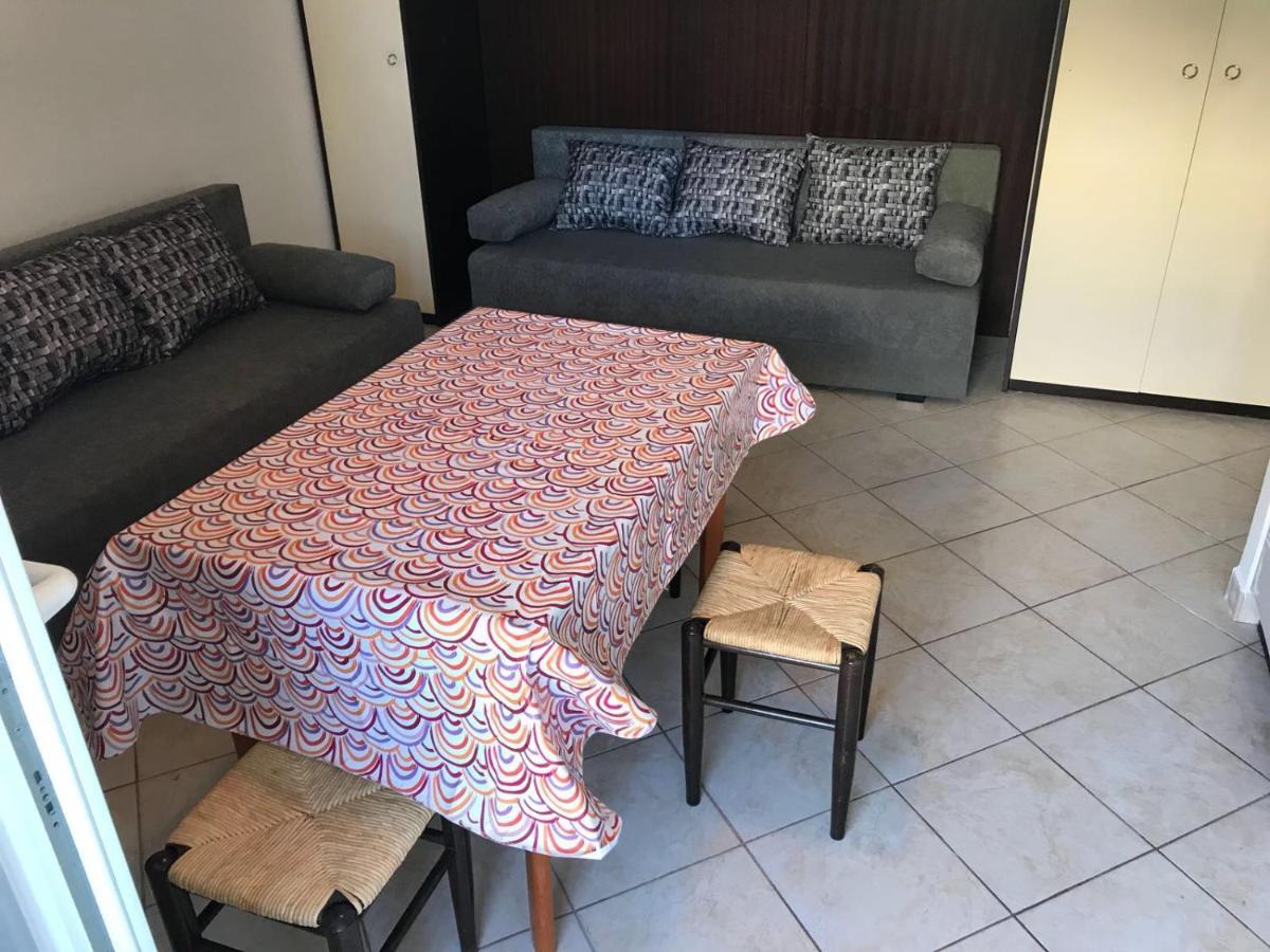 Jurisic Apartments Novalja Eksteriør bilde