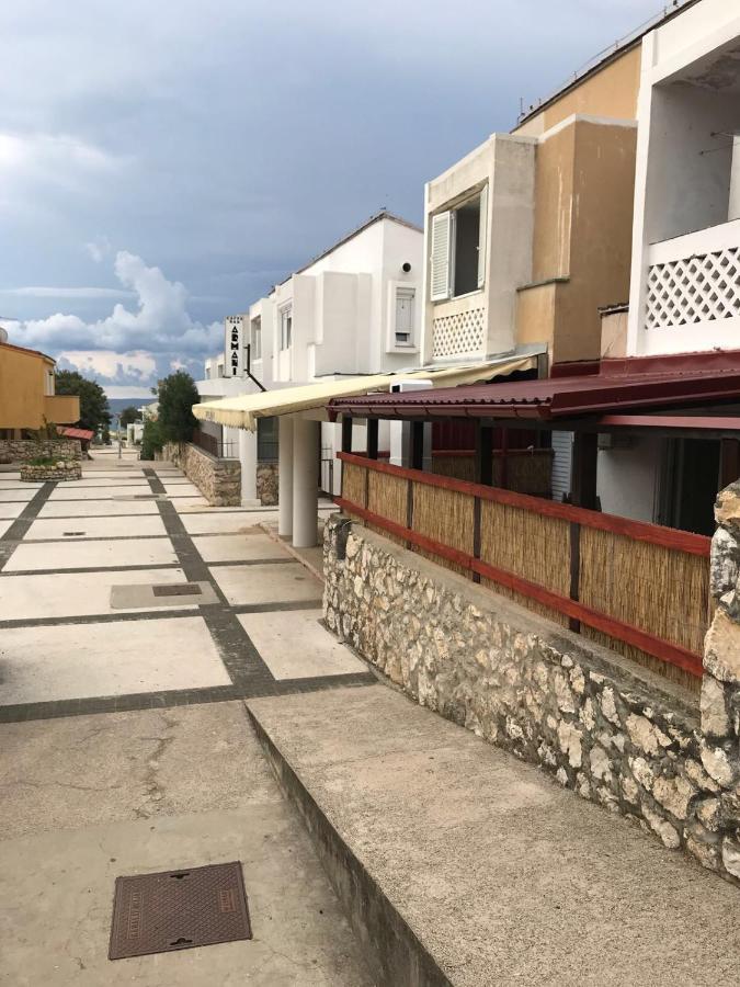 Jurisic Apartments Novalja Eksteriør bilde