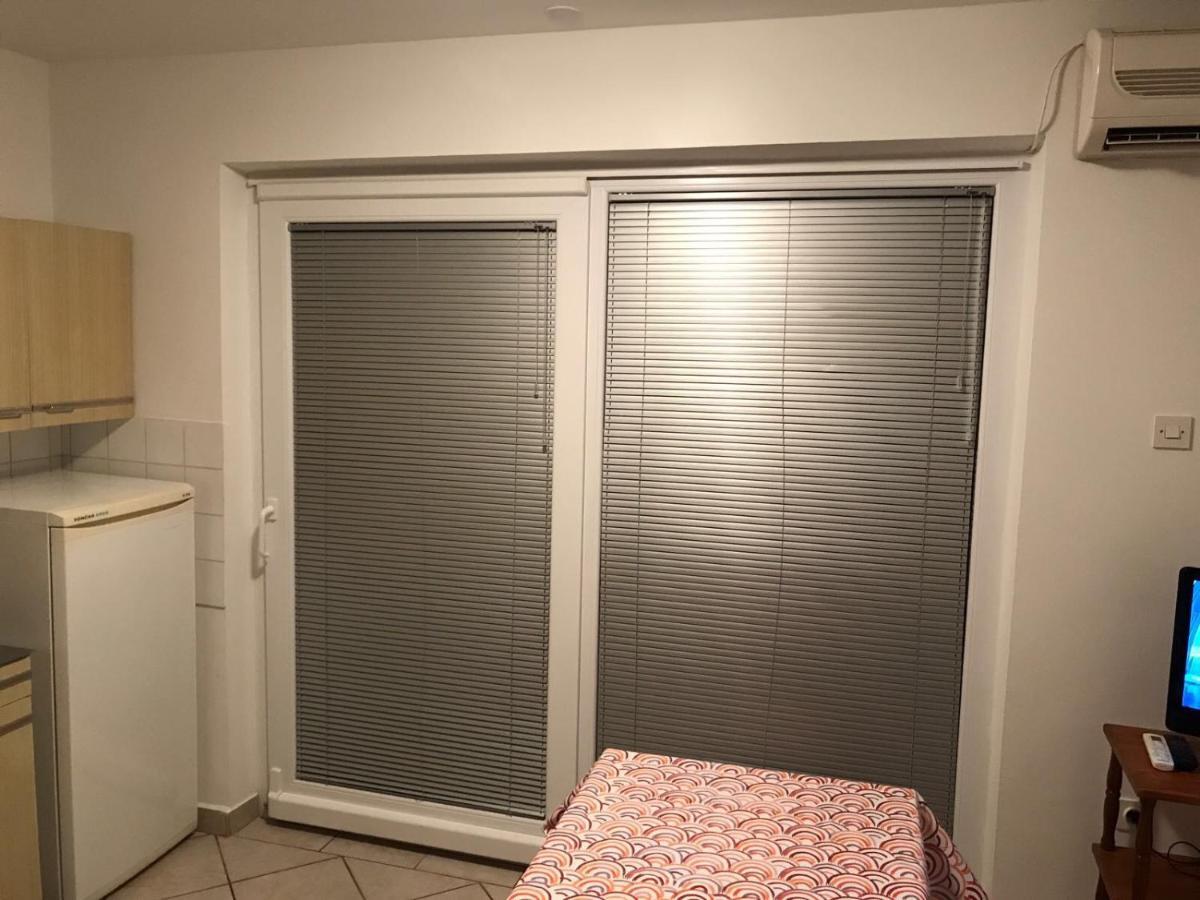 Jurisic Apartments Novalja Eksteriør bilde