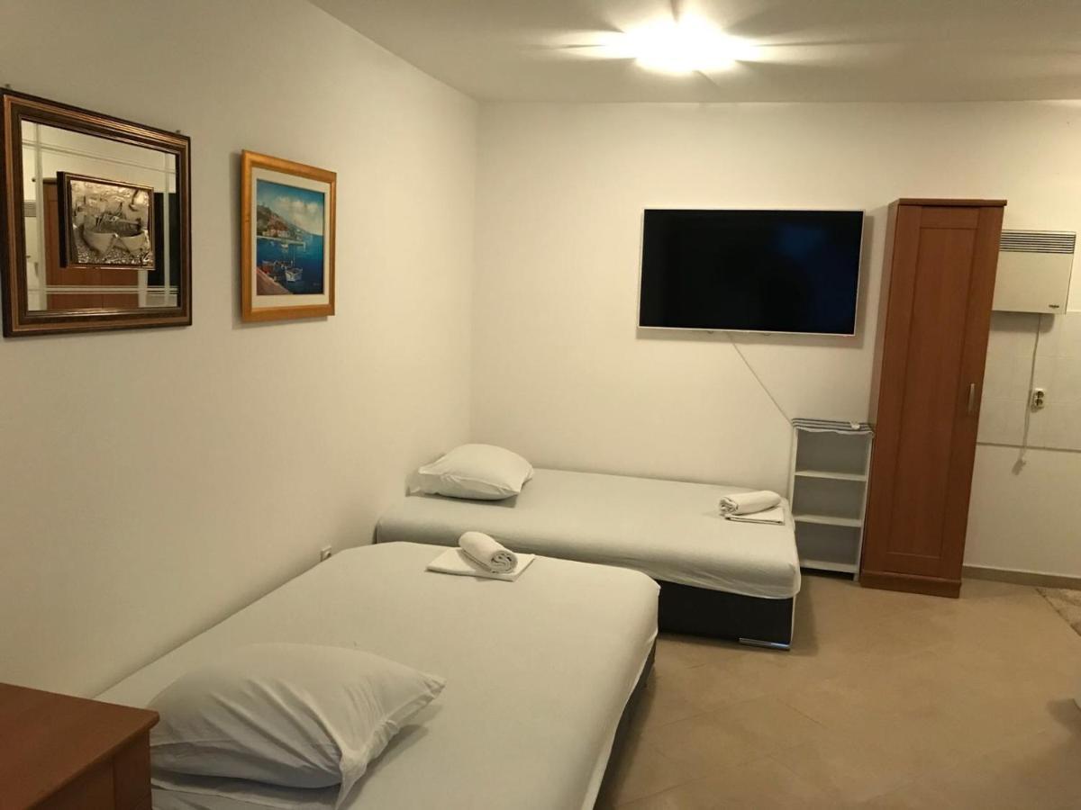 Jurisic Apartments Novalja Eksteriør bilde
