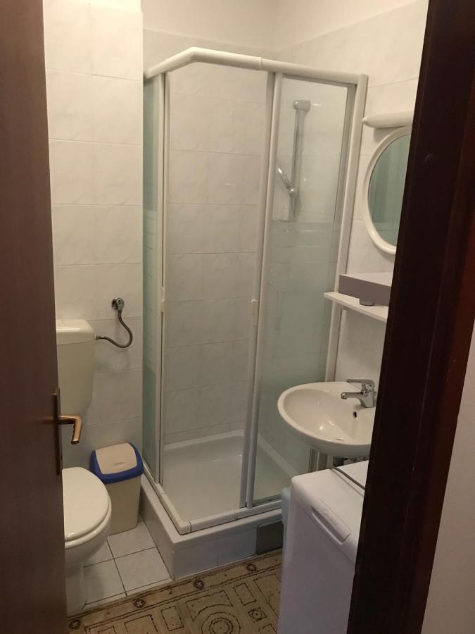 Jurisic Apartments Novalja Eksteriør bilde