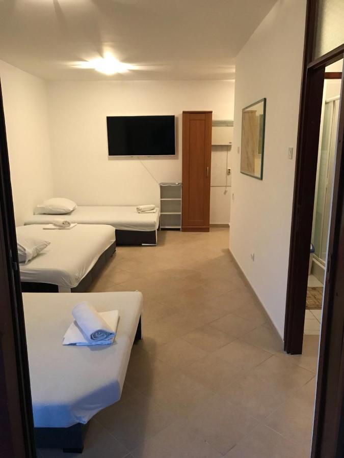 Jurisic Apartments Novalja Eksteriør bilde
