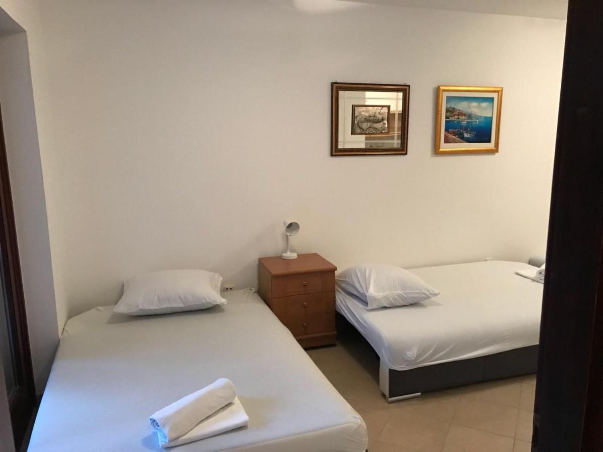 Jurisic Apartments Novalja Eksteriør bilde
