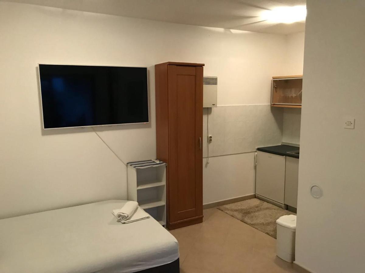 Jurisic Apartments Novalja Eksteriør bilde